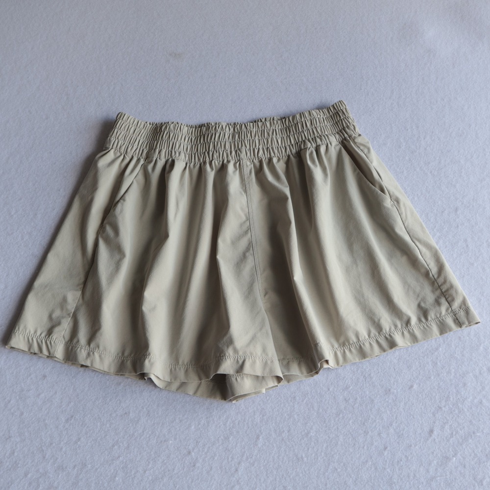 Vuori Villa Shorts XL Khaki Tan Smocked Waist Recycled Stretch VW3015 Womens